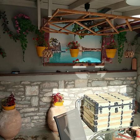 Αυθεντικό Πετρινο Στην Ναύπακτο Apartman Návpaktosz Kültér fotó