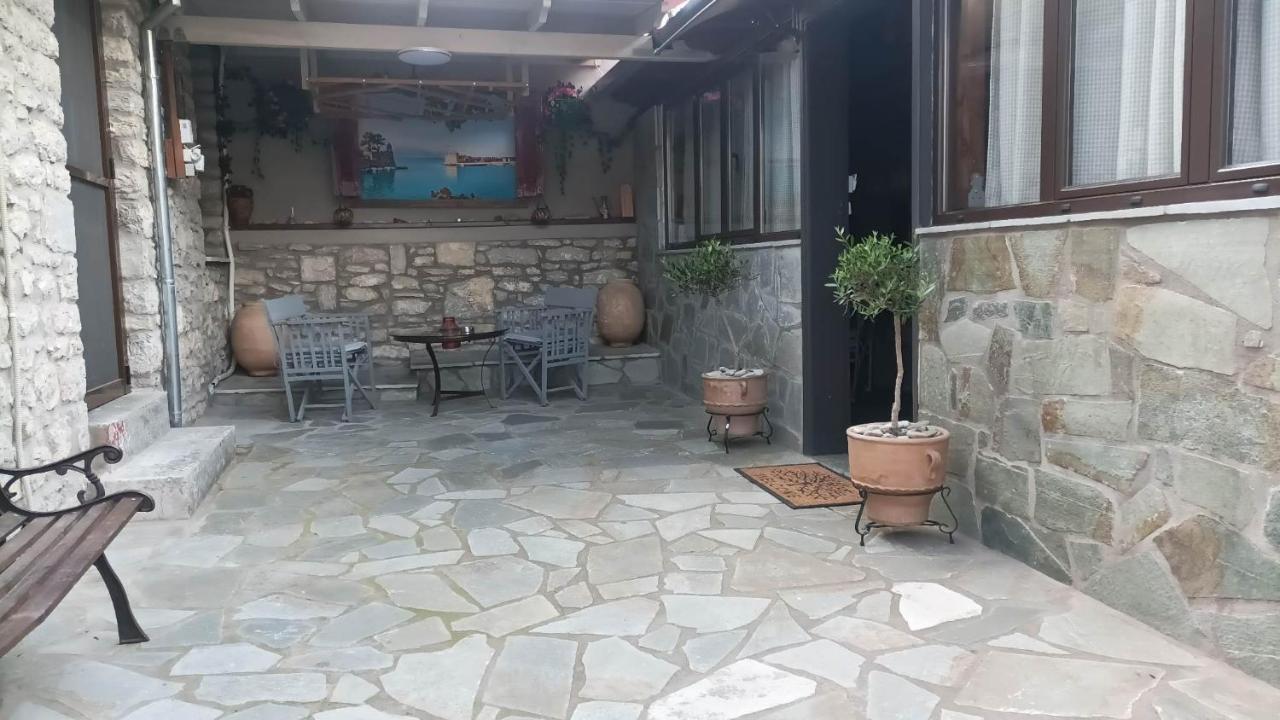 Αυθεντικό Πετρινο Στην Ναύπακτο Apartman Návpaktosz Kültér fotó