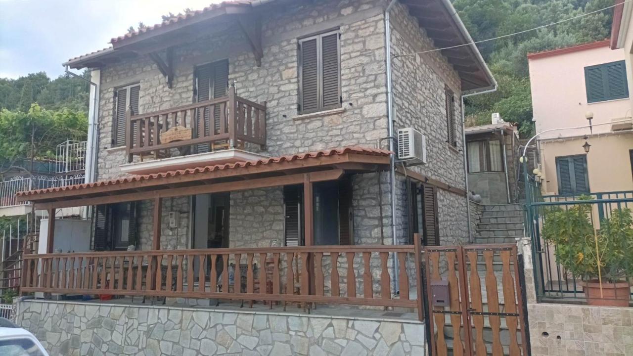 Αυθεντικό Πετρινο Στην Ναύπακτο Apartman Návpaktosz Kültér fotó