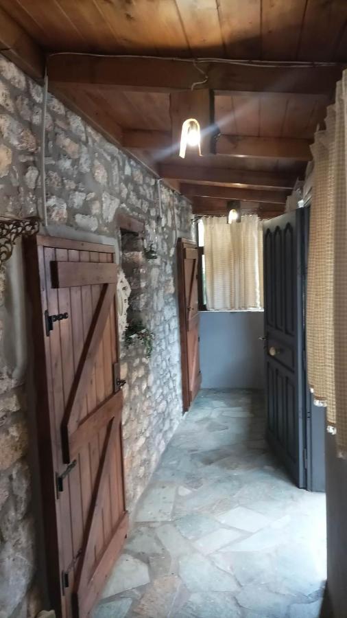 Αυθεντικό Πετρινο Στην Ναύπακτο Apartman Návpaktosz Kültér fotó