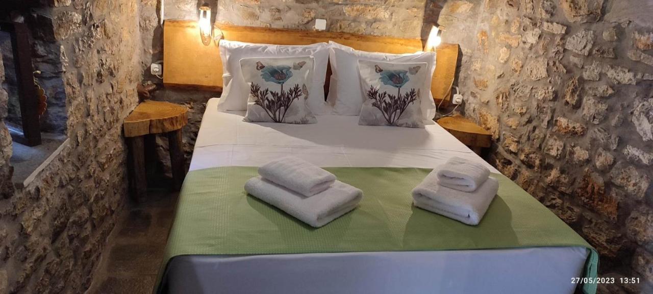 Αυθεντικό Πετρινο Στην Ναύπακτο Apartman Návpaktosz Kültér fotó