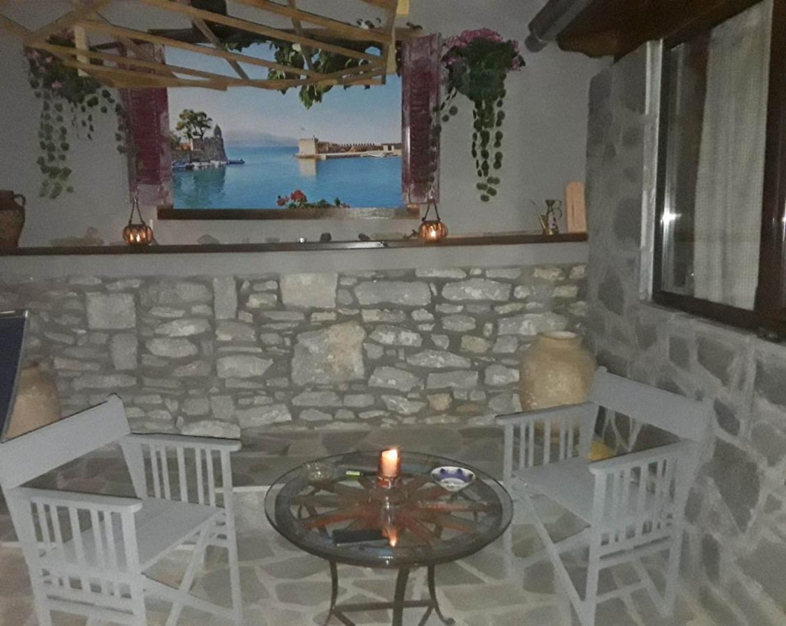 Αυθεντικό Πετρινο Στην Ναύπακτο Apartman Návpaktosz Kültér fotó