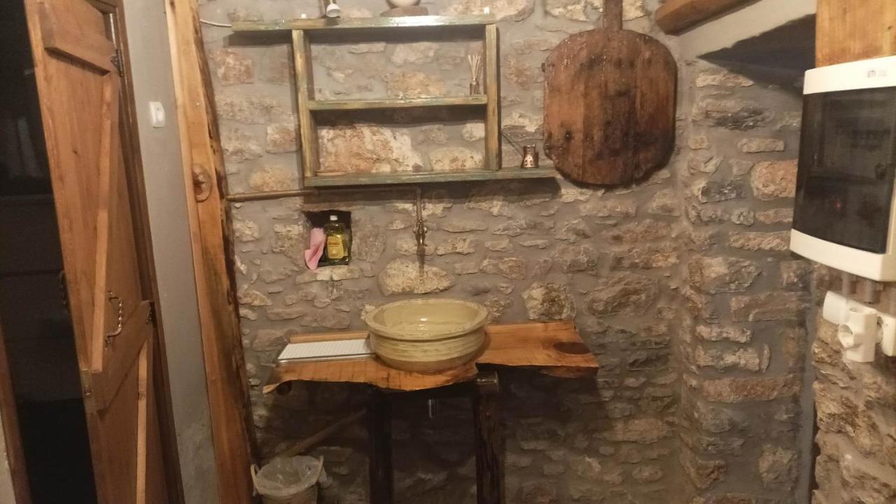 Αυθεντικό Πετρινο Στην Ναύπακτο Apartman Návpaktosz Kültér fotó