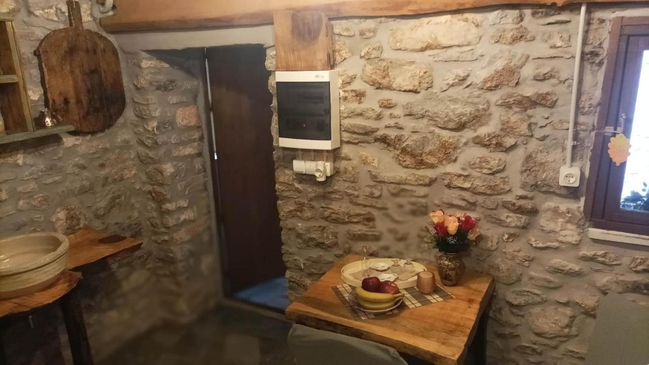 Αυθεντικό Πετρινο Στην Ναύπακτο Apartman Návpaktosz Kültér fotó