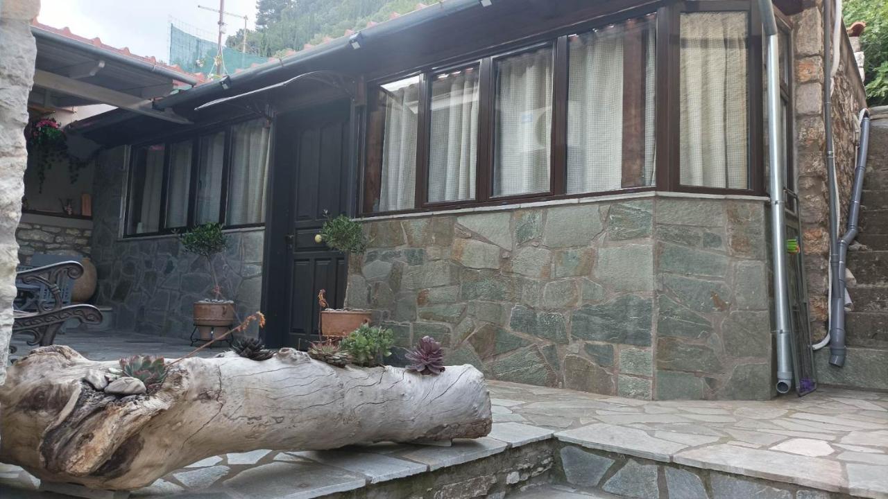 Αυθεντικό Πετρινο Στην Ναύπακτο Apartman Návpaktosz Kültér fotó