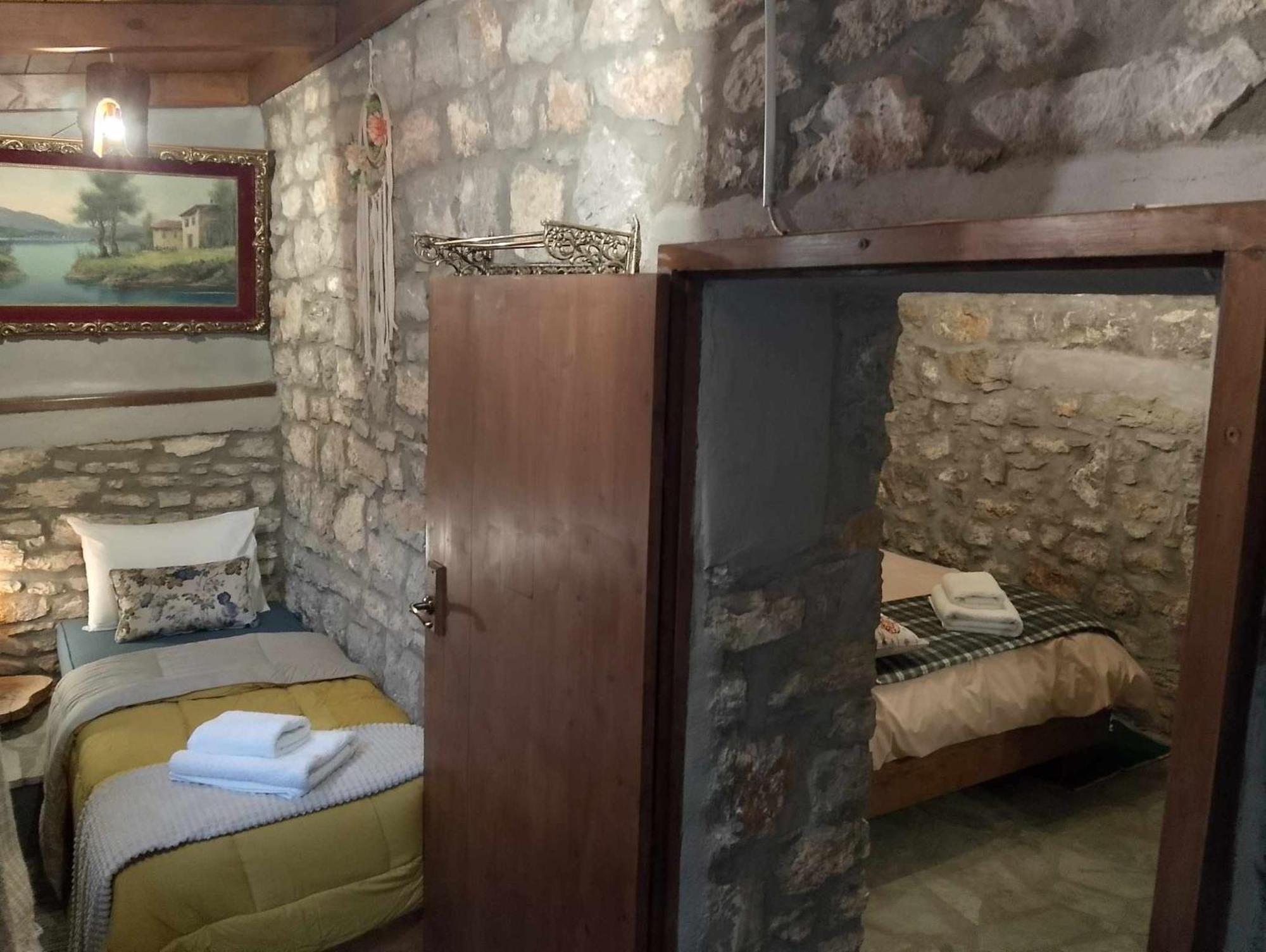 Αυθεντικό Πετρινο Στην Ναύπακτο Apartman Návpaktosz Kültér fotó