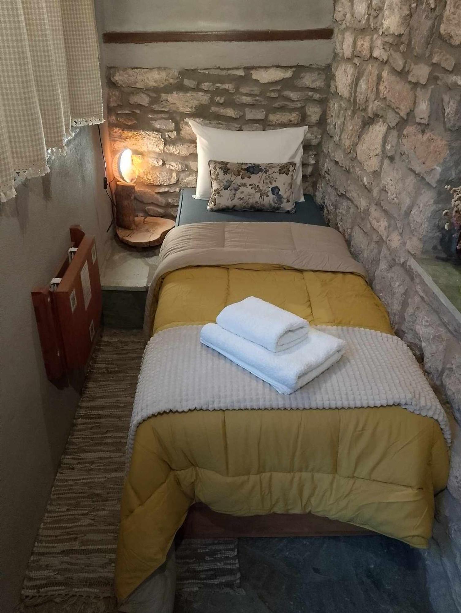 Αυθεντικό Πετρινο Στην Ναύπακτο Apartman Návpaktosz Kültér fotó