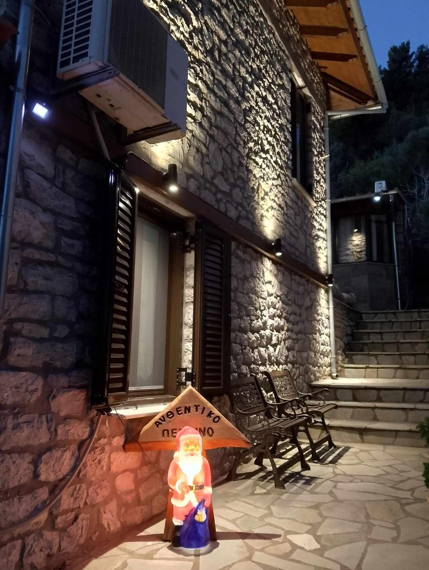Αυθεντικό Πετρινο Στην Ναύπακτο Apartman Návpaktosz Kültér fotó