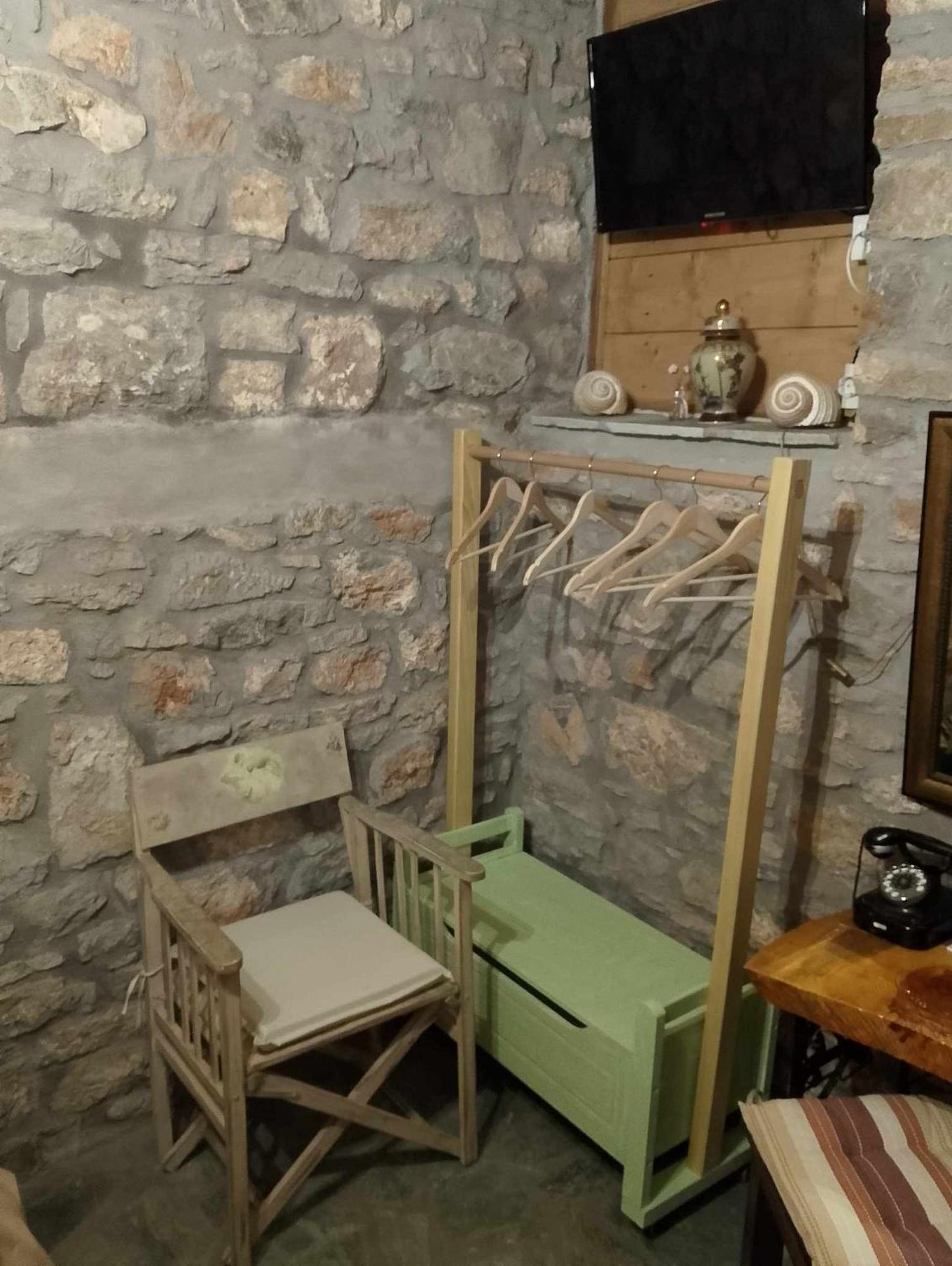 Αυθεντικό Πετρινο Στην Ναύπακτο Apartman Návpaktosz Szoba fotó